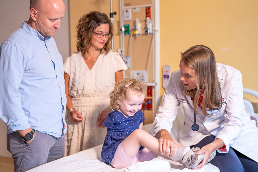 Grace who has microgastria limb deduction defect with her parents and Jill Whitehouse, MD